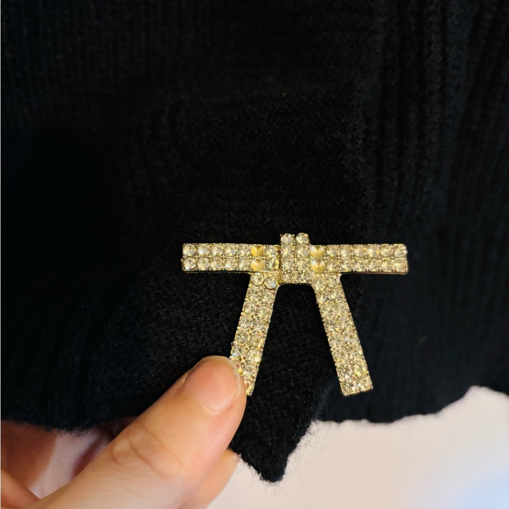 SHEIN black ribbed cardigan cropped with jeweled bow buttons, missing some jewel - Picture 4 of 5